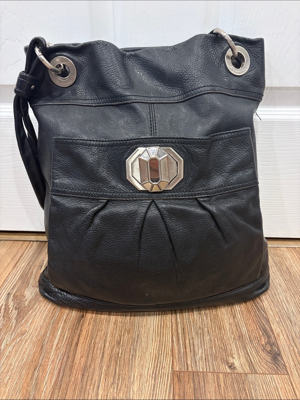 B. Makowsky Leather shoulder bag